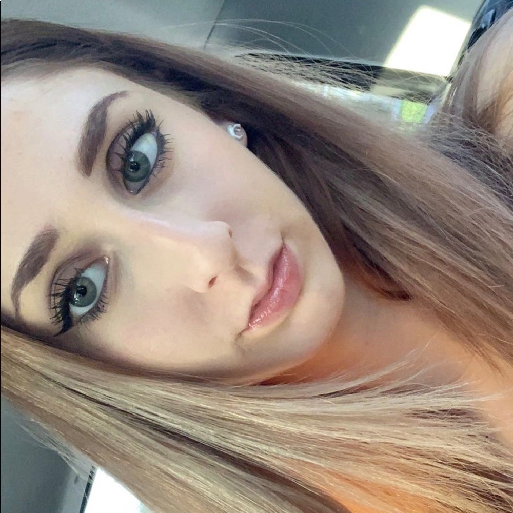 Meet your Posher, Kayla